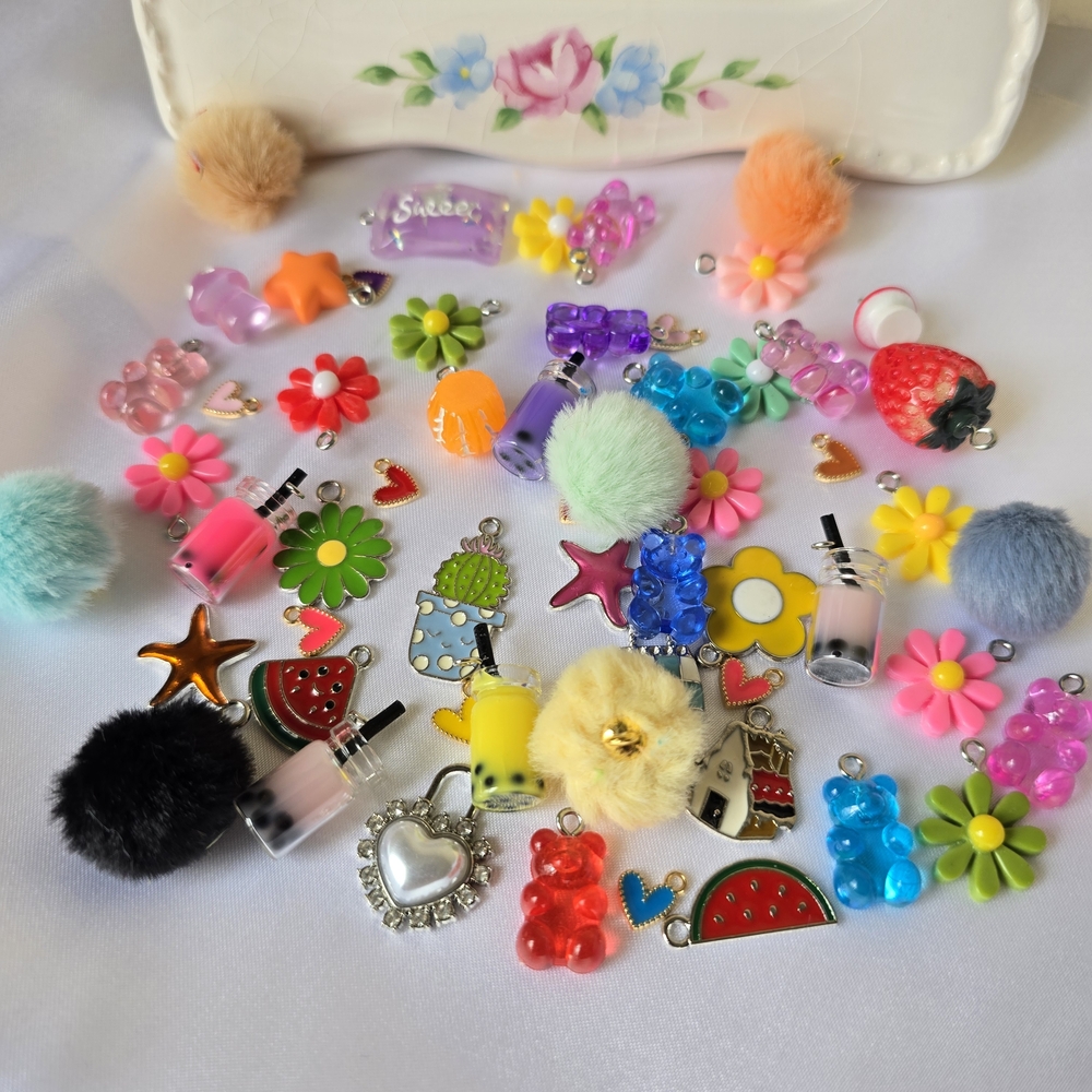 🌺50 Pcs. Assorted Colorful Charm Set DIY Jewelry, Purse‎ Charm ,Bracelet Making